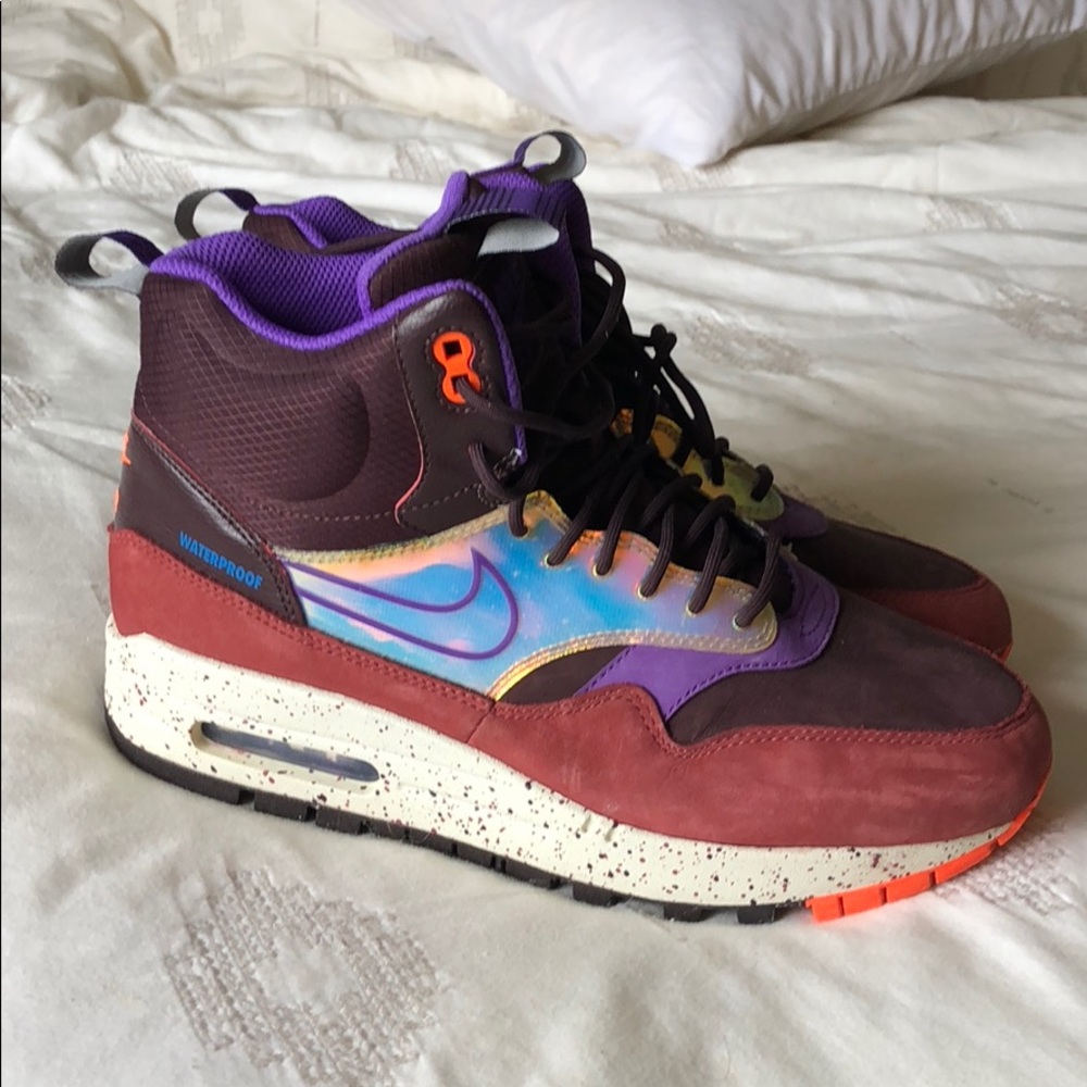 Nike sneaker boots